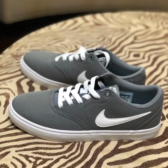 nike sb check grey
